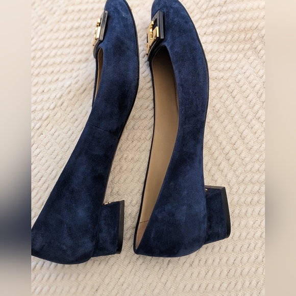Tory Burch Gigi Logo Suede Navy Pump Sz. 8.5 - Picture 8 of 9